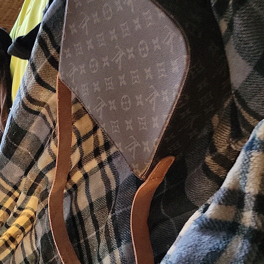 Ladies shoulder bag